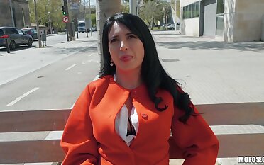 Alfresco fucking in public with a horny whore - Linda Outrageous